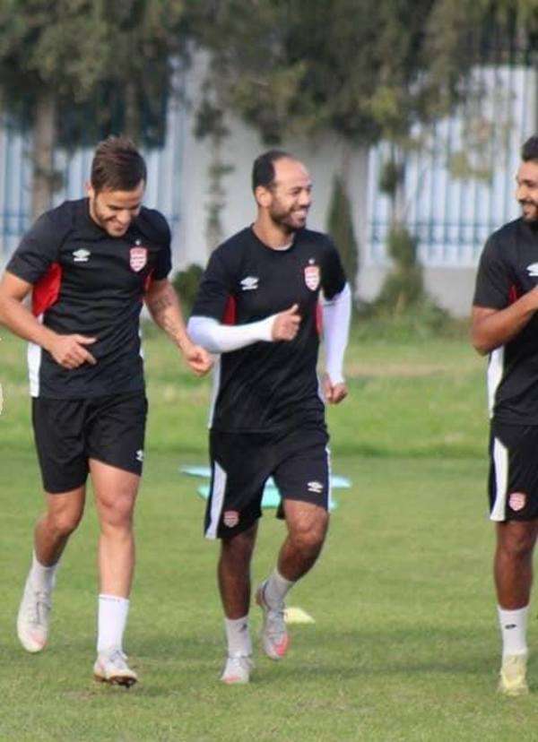 لاعبو الإفريقي في التدريبات الأخيرة