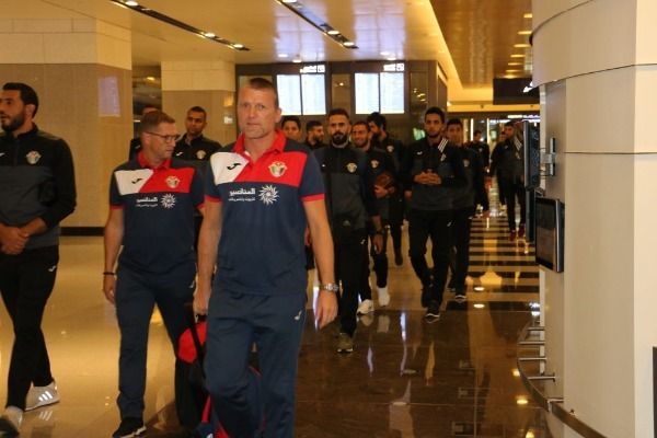 وفد المنتخب الأردني لحظة وصوله مسقط