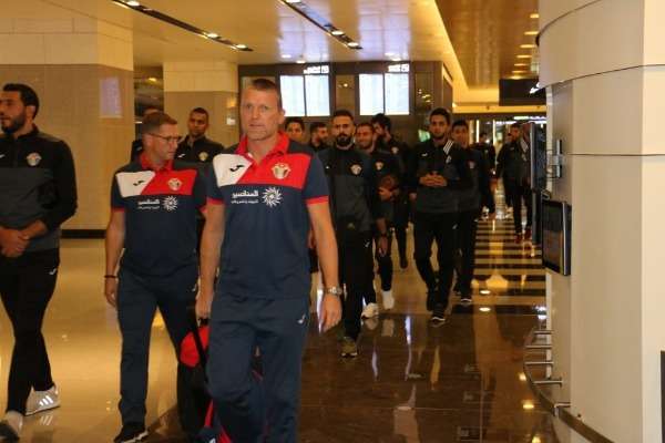 وفد المنتخب الأردني لحظة وصوله مسقط