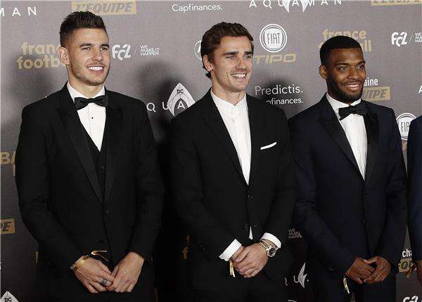 جريزمان يتوسط لوكاس وليمار