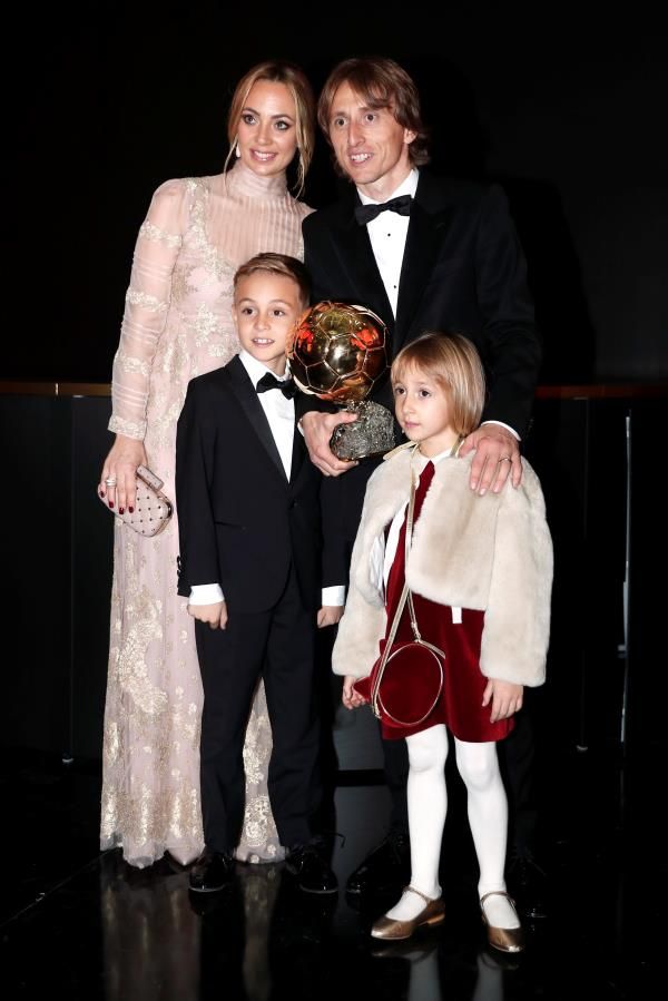 مودريتش مع عائلته بعد التتويج