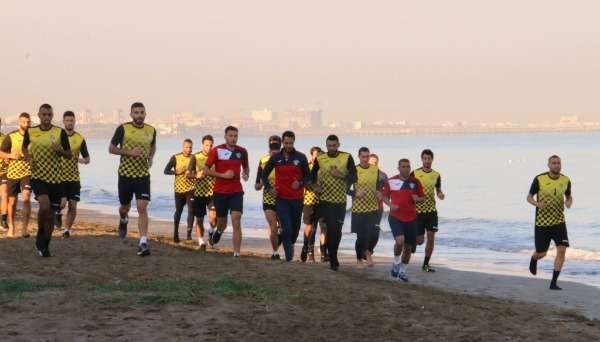 من تدريبات الأردن على الشاطئ