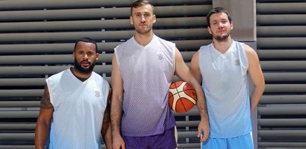 المحترفون الثلاثة الجدد