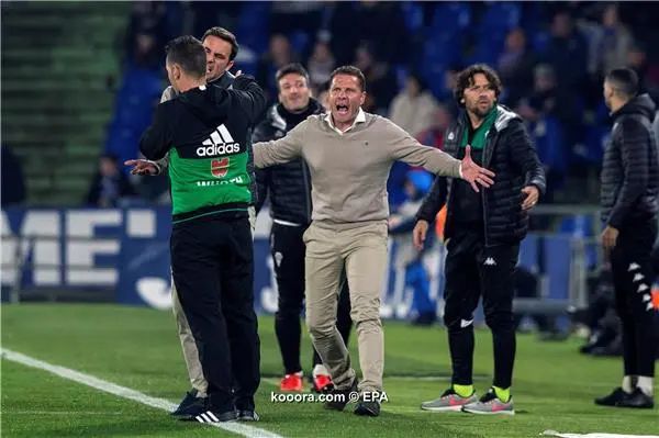 ?i=epa%2fsoccer%2f2018-12%2f2018-12-04%2f2018-12-04-07208720_epa