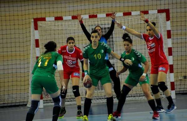 من مباراة تونس والجزائر