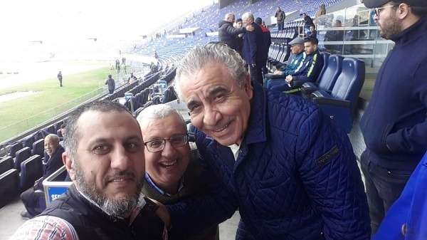 البنزرتي أثناء متابعة المبارة من الملعب