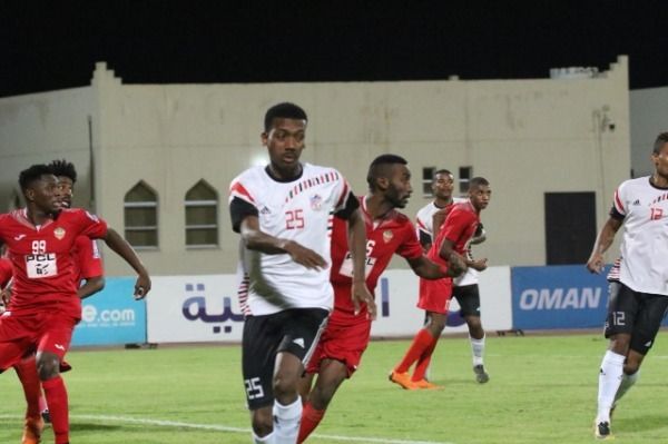 جانب من مباريات دوري عمانتل 