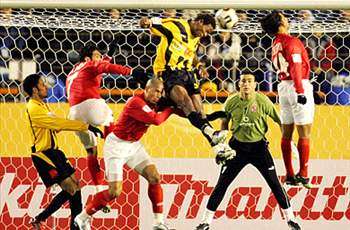 مواجهة عربية بين الأهلي واتحاد جدة بنسخة 2005