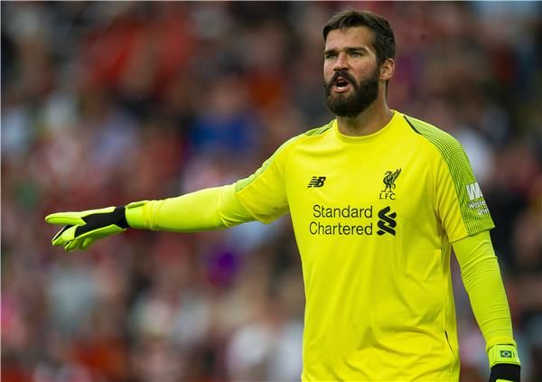 أليسون بيكر