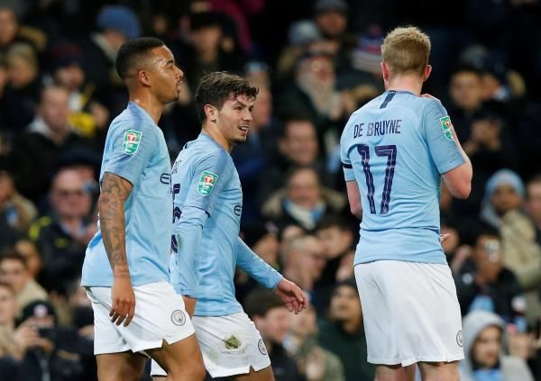 دياز مع لاعبي مانشستر سيتي