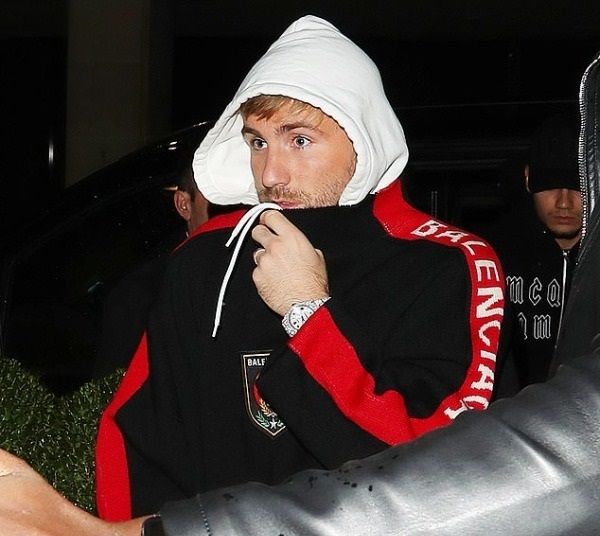 7182220-0-image-m-44_1544308949577