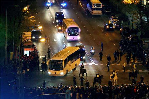 حافلتا الفريقين