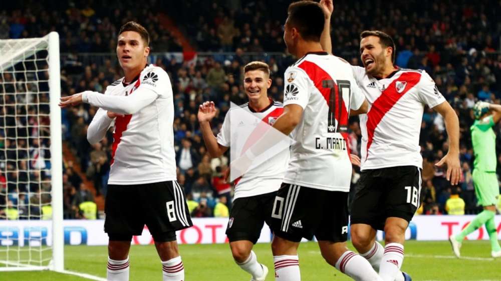 لاعبو ريفر بليت