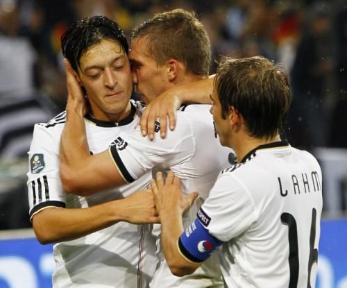 2010-09-07t201235z_01_wr05_rtridsp_3_soccer-euro_reuters