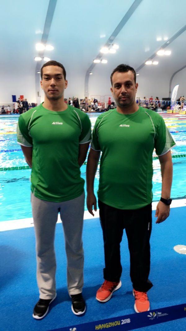 عيسى العدوي مع مدربه