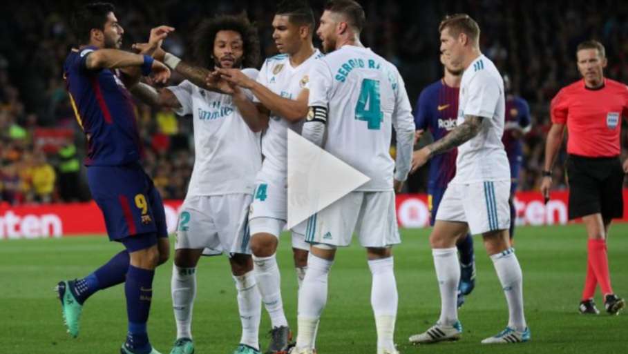 كاسيميرو مع لاعبي ريال مدريد