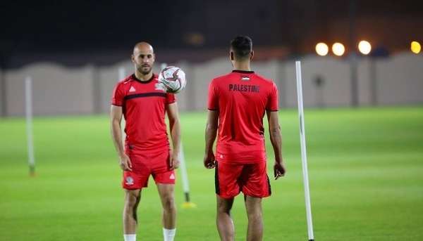من تدريبات المنتخب الفلسطيني في الدوحة