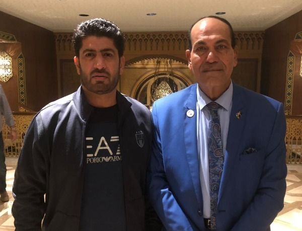 فكري صالح (من ناحية اليمين)
