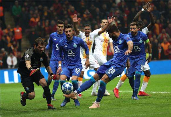 جانب من لقاء بورتو وجالطة سراي