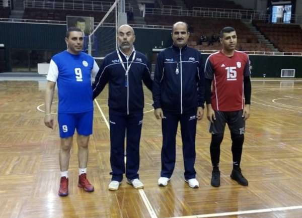 قائدا فريقي العودة والكرمل مع حكام المباراة