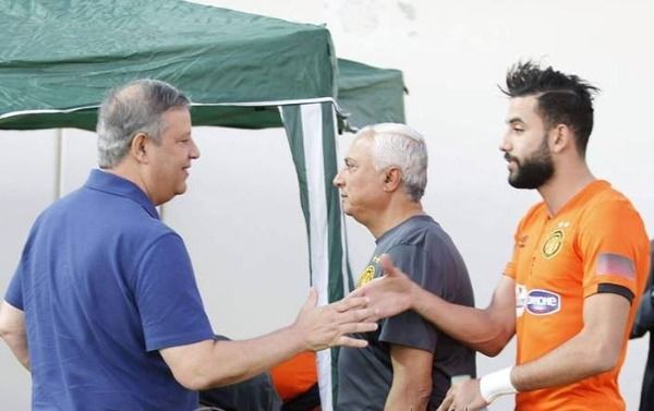 رئيس الترجي خلال حضوره تدريبات الفريق