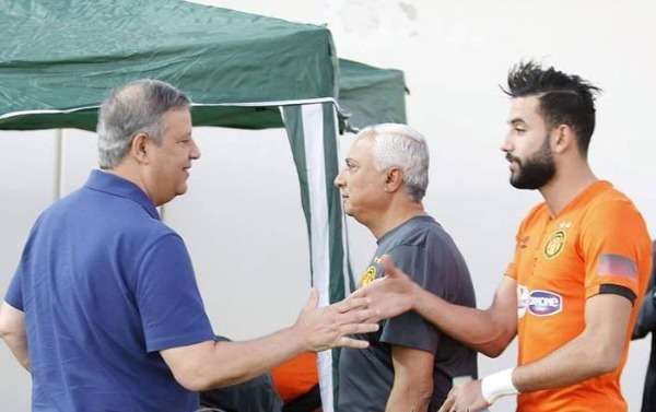 رئيس الترجي خلال حضوره تدريبات الفريق