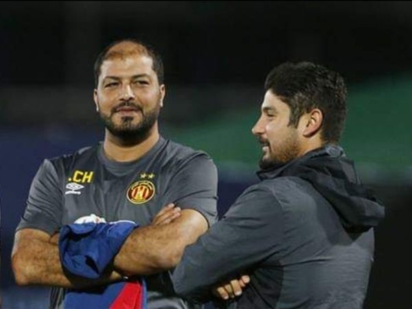 معين الشعباني بجانب مساعده مجدي تراوي