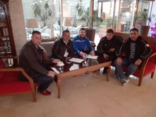 قويدر خلال التوقيع