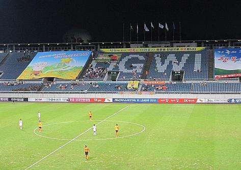 مدرجات استاد جيجو ظهرت بهذا الشكل حتى عندما تصدر فريق جيجو جدول الترتيب