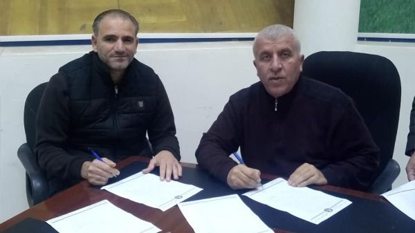 جانب من التوقيع