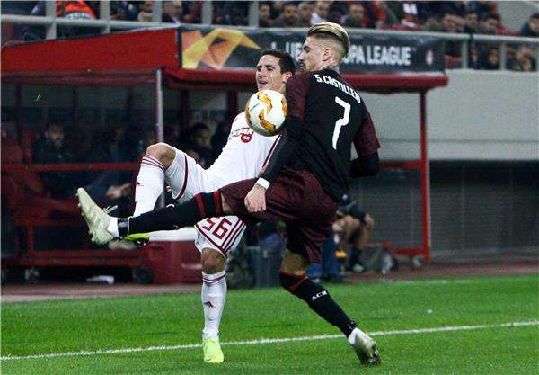 جانب من لقاء ميلان وأولمبياكوس