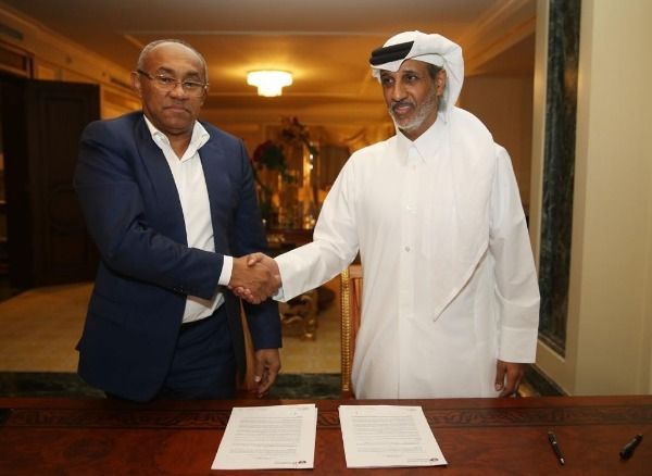 جانب من التوقيع