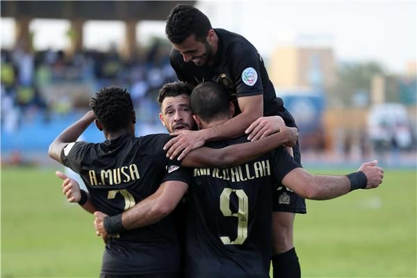 لاعبو النصر 