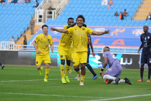 فرحة تاوامبا بالهدف