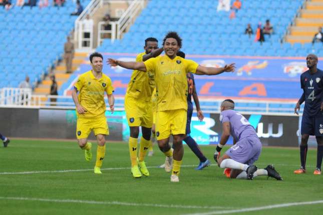 فرحة تاوامبا بالهدف