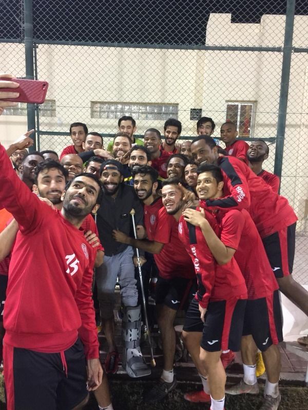 فهد العنزي مع لاعبي المرخية 