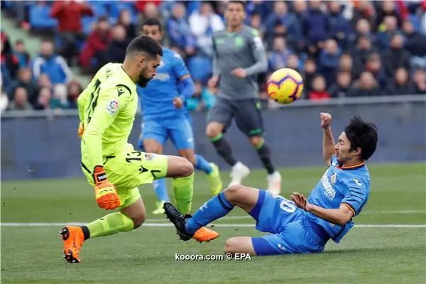 ?i=epa%2fsoccer%2f2018-12%2f2018-12-15%2f2018-12-15-07232657_epa