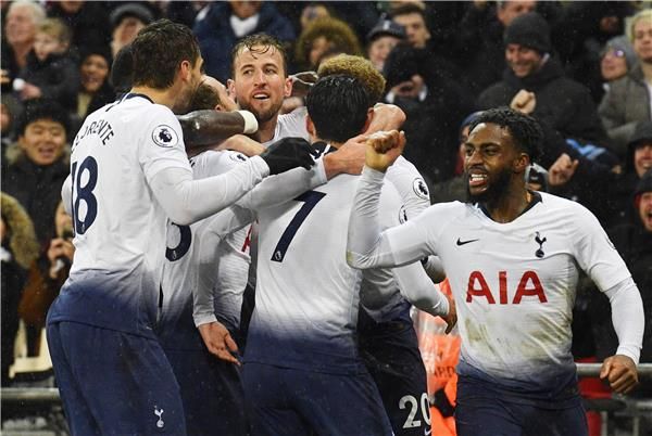 لاعبو توتنهام