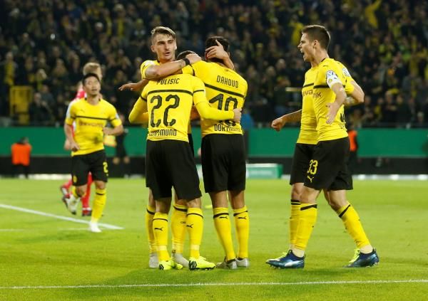 بوليسيتش مع لاعبي دورتموند