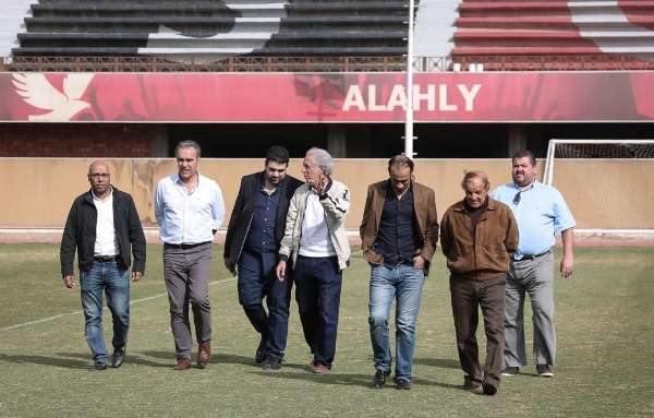 مارتين لازارتي داخل النادي الأهلي