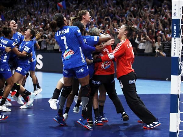 فرحة سيدات فرنسا بالتتويج