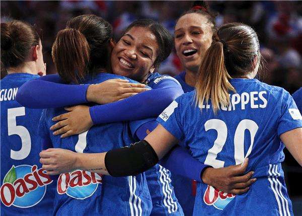 من فرحة تتويج المنتخب الفرنسي لكرة اليد