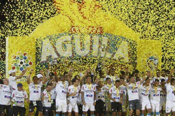 جانب من التتويج