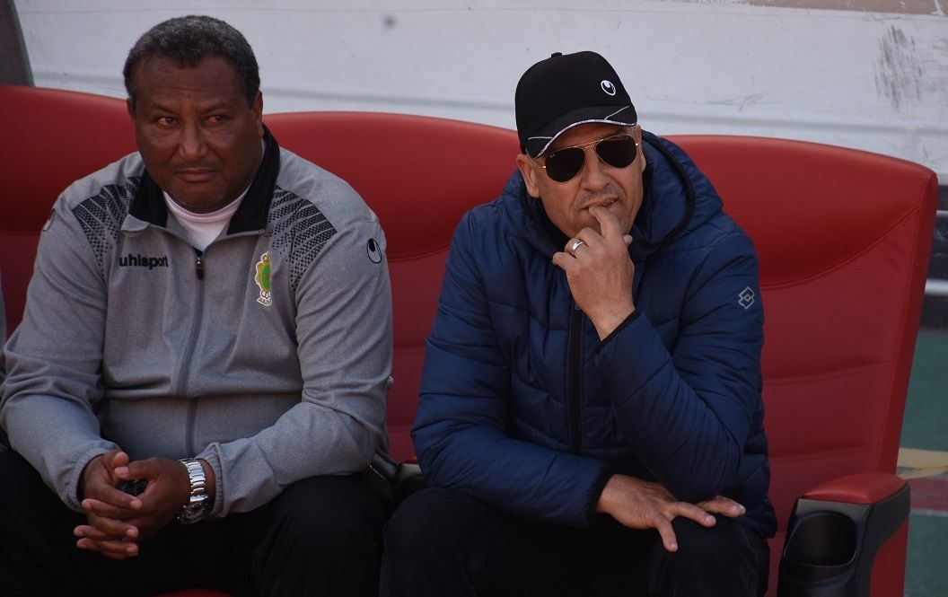  محسن بوهلال (يسار)