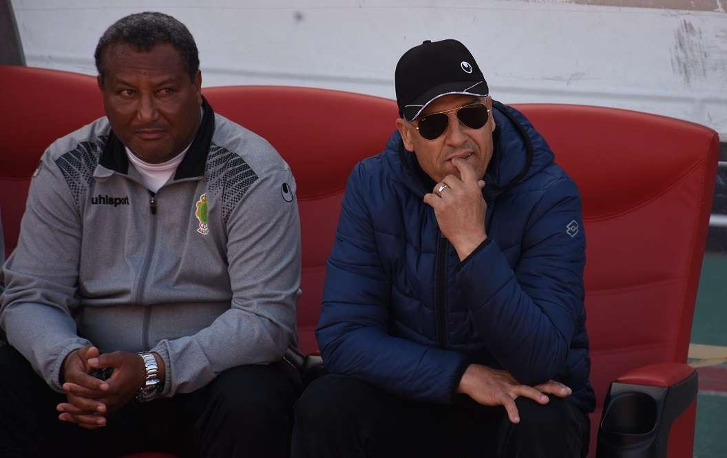 محسن بوهلال (يسار)