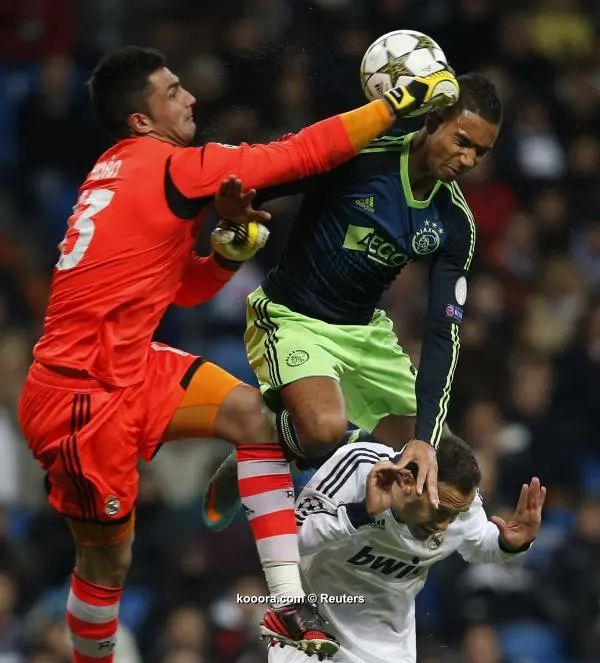 ?i=albums%2fmatches%2f803399%2f2012-12-04t211824z_130077426_gm1e8c50eoa01_rtrmadp_3_soccer-champions_reuters