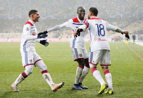 فقير مع لاعبي ليون