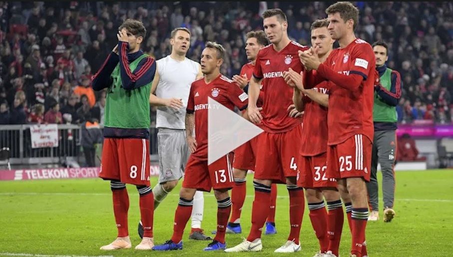 نوير مع لاعبي بايرن ميونخ