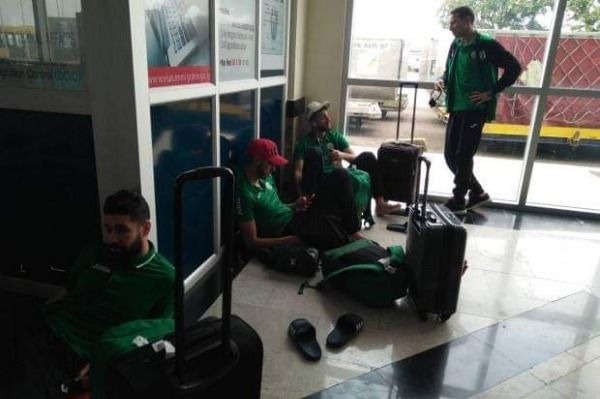 وفد شباب قسنطينة بالمطار