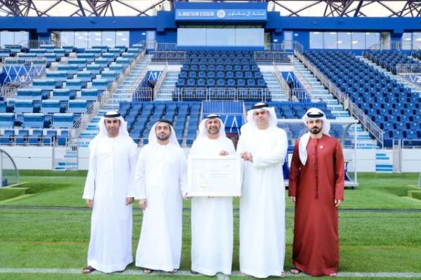 جانب من مراسم تسليم الملعب